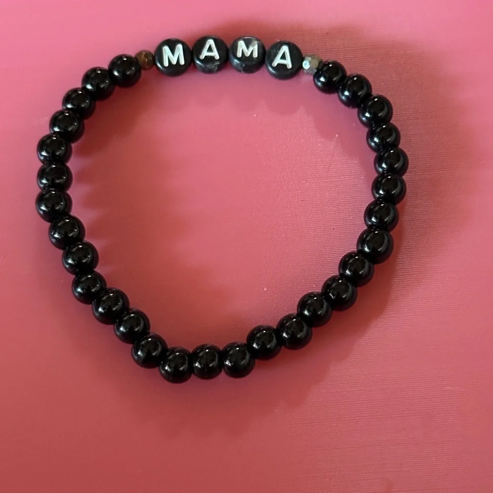 Black Beaded 'MAMA' Bracelet 🌟
